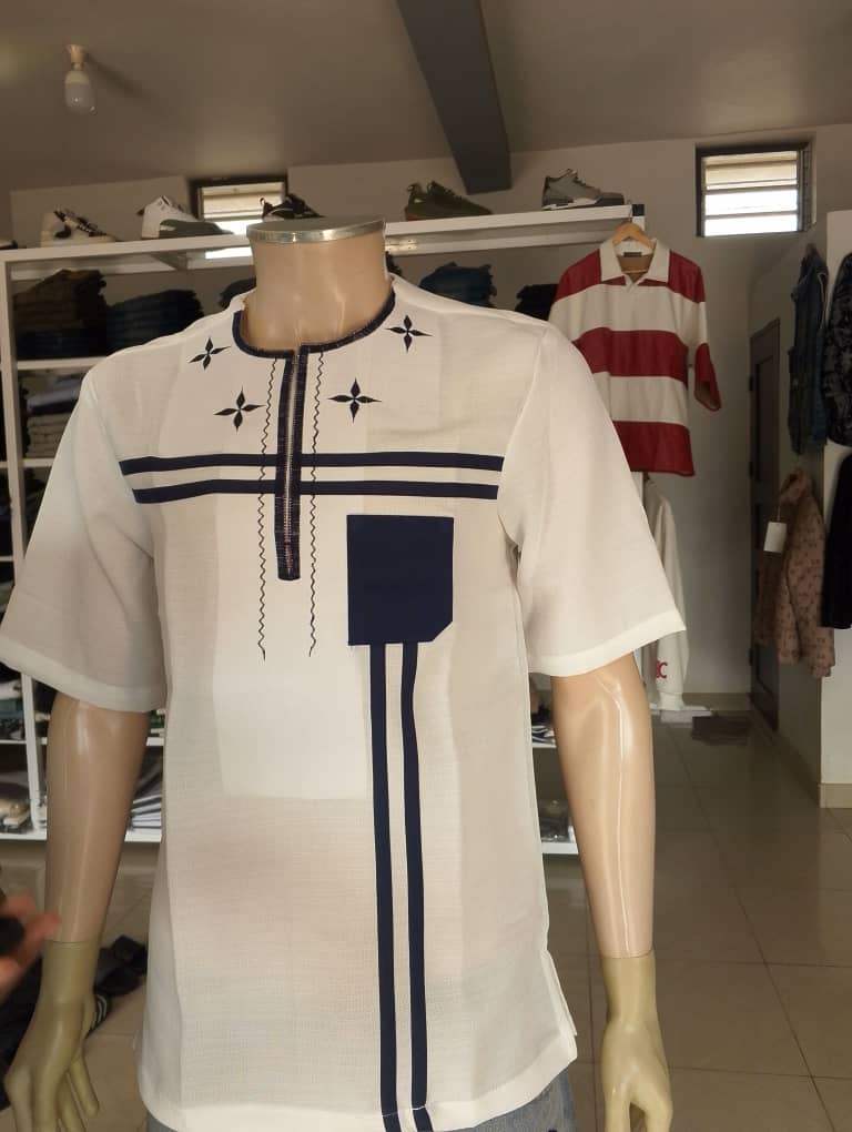Moderne Blanc à Motifs Bleu Marine