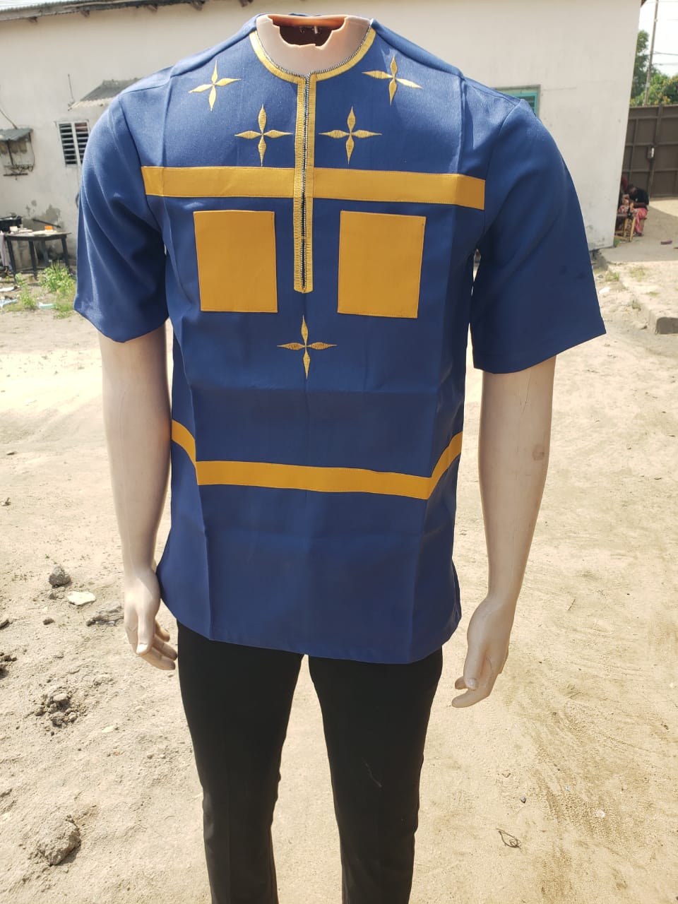 Haut Traditionnel Homme Bleu Royal & Or – Style Prestige